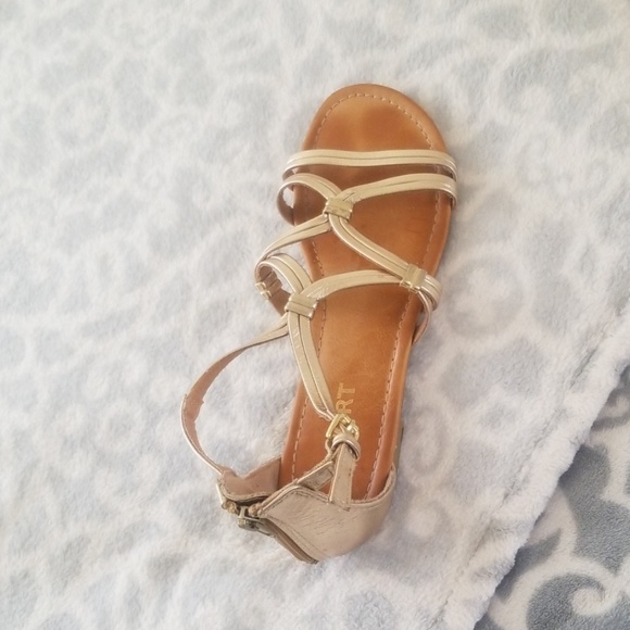 Shoes - Picture 2 of 4